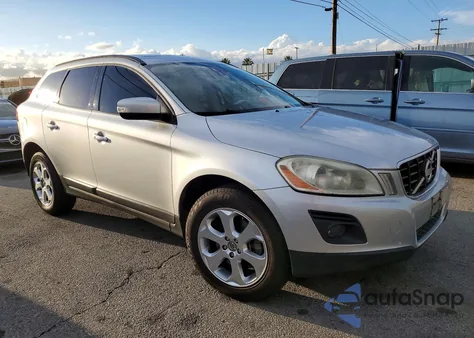 2010 Volvo Xc60 3.2 z USA, uszkodzony, nr VIN YV4960DL8A2122859